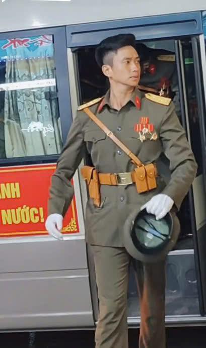 Tình yêu tuyệt đẹp của những chiến sĩ tham gia diễu binh đại lễ 30/4: "Họ yêu nhau, người rung động là tôi" - Ảnh 4.