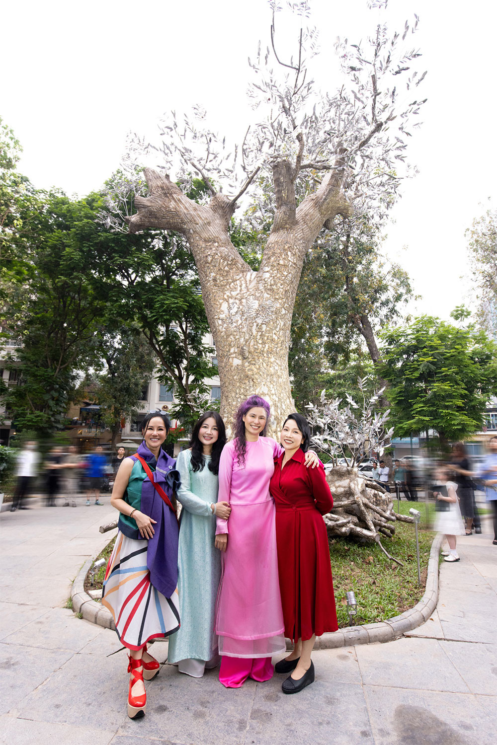 Tri ân thiên nhiên bằng tác phẩm nghệ thuật cây xà cừ “hồi sinh”- Ảnh 1.