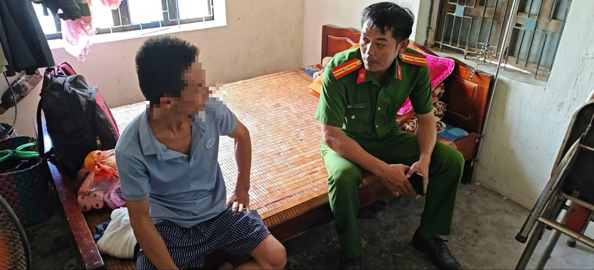 Nam thanh niên bỏ xe trên cầu khiến mẹ già khóc ngất vì lo sợ - Ảnh 3.