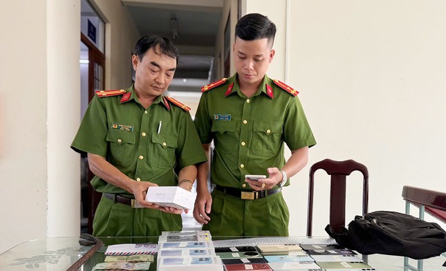 Trộm cắp tài sản: Nhóm đối tượng cắt khóa cửa hàng điện thọai ở Tân Châu - Ảnh 3.