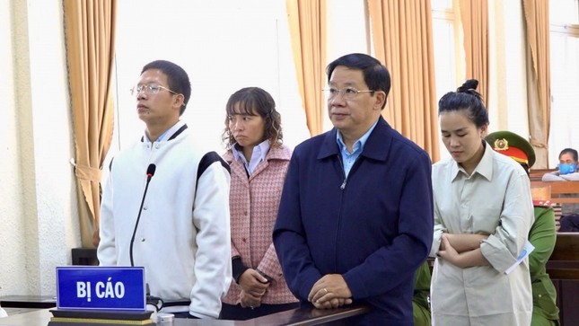 Cựu Giám đốc CDC Lâm Đồng lĩnh án vì sai phạm với Công ty Việt Á - Ảnh 1.