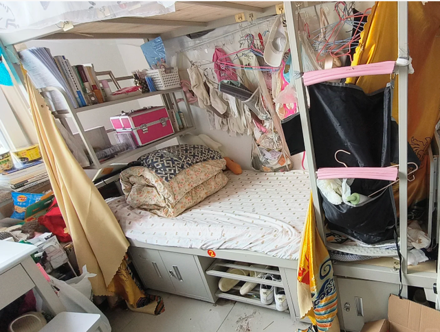 Bức ảnh chụp KTX của 1 nữ sinh bị rò rỉ, nhìn chưa đầy 5 giây, netizen đã tiên tri được 50 năm sau cô sẽ như thế nào- Ảnh 1.