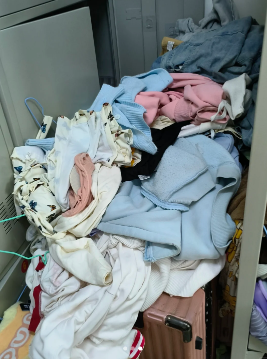 Bức ảnh chụp KTX của 1 nữ sinh bị rò rỉ, nhìn chưa đầy 5 giây, netizen đã tiên tri được 50 năm sau cô sẽ như thế nào- Ảnh 2.