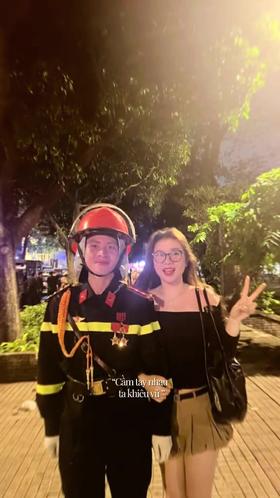 Tình yêu tuyệt đẹp của những chiến sĩ tham gia diễu binh đại lễ 30/4: "Họ yêu nhau, người rung động là tôi" - Ảnh 10.