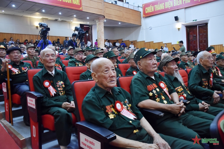 Bộ Nội vụ đề xuất tăng trợ cấp thanh niên xung phong lên 1 triệu đồng mỗi tháng - Ảnh 1.