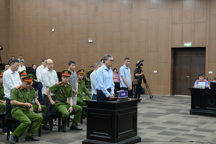 Cựu Thứ trưởng Hoàng Quốc Vượng bày tỏ nguyện vọng tại phiên tòa về sai phạm - Ảnh 1.