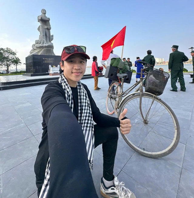 Thanh ni&ecirc;n nổi tiếng mạng đ&atilde; đến TP.HCM sau 22 ng&agrave;y đạp xe từ H&agrave; Nội, n&oacute;i 5 từ kh&ocirc;ng ngờ khi đ&atilde; kịp 