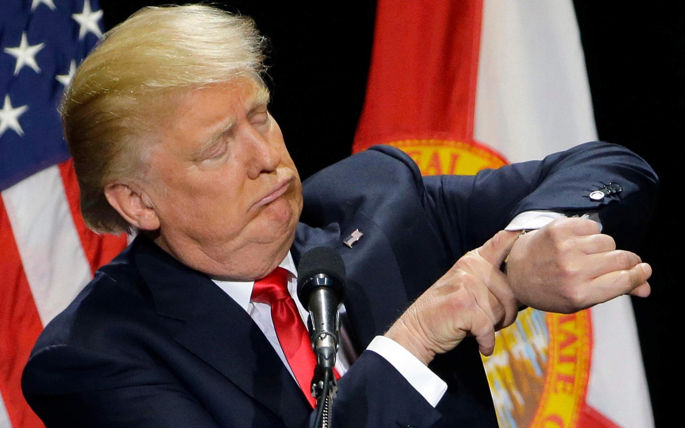 Tin kh&ocirc;ng vui cho Tổng thống Donald Trump nh&acirc;n 100 ng&agrave;y cầm quyền - Ảnh 2.