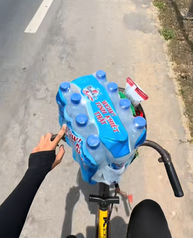 Thanh ni&ecirc;n nổi tiếng mạng đ&atilde; đến TP.HCM sau 22 ng&agrave;y đạp xe từ H&agrave; Nội, n&oacute;i 5 từ kh&ocirc;ng ngờ khi đ&atilde; kịp 