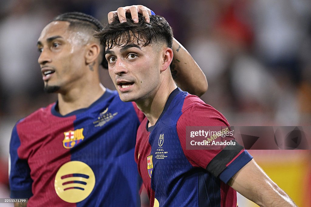 Real Madrid nhận 2 thẻ đỏ, Barcelona lên ngôi vô địch sau trận Siêu kinh điển rượt đuổi tỉ số nghẹt thở - Ảnh 1.