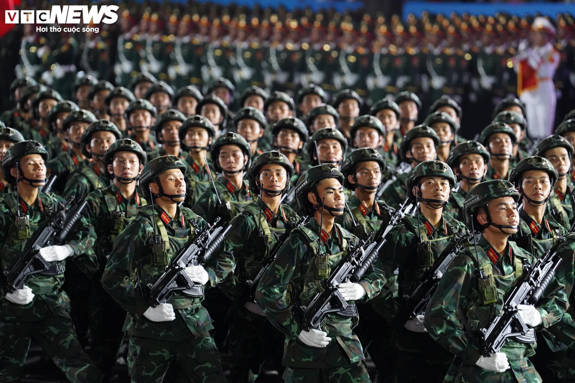 Diễu binh 30 / 4 kỷ niệm 50 năm thống nhất đất nước với 36 Khối quân đội , công an - Ảnh 20.