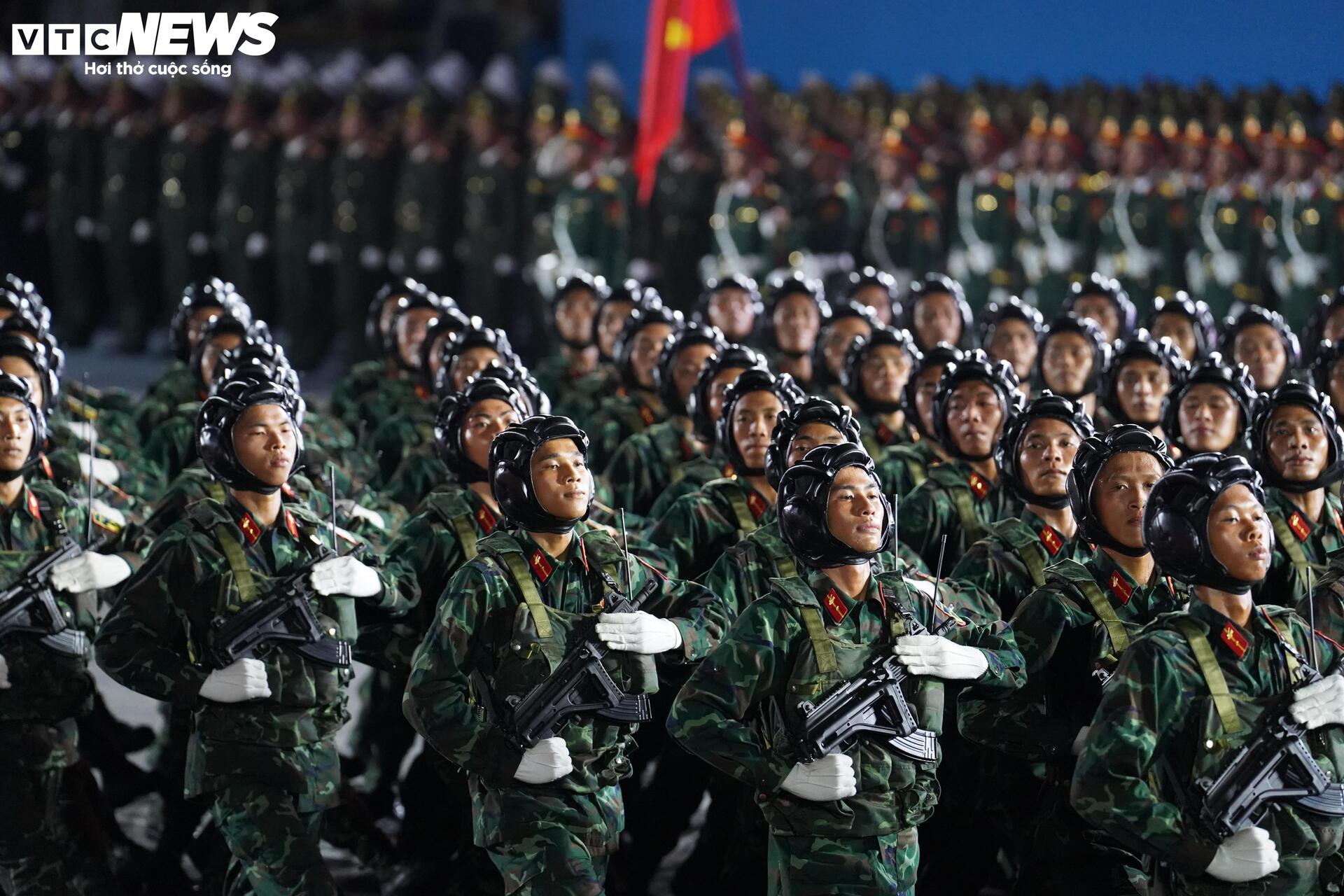 Diễu binh 30 / 4 kỷ niệm 50 năm thống nhất đất nước với 36 Khối quân đội , công an - Ảnh 21.