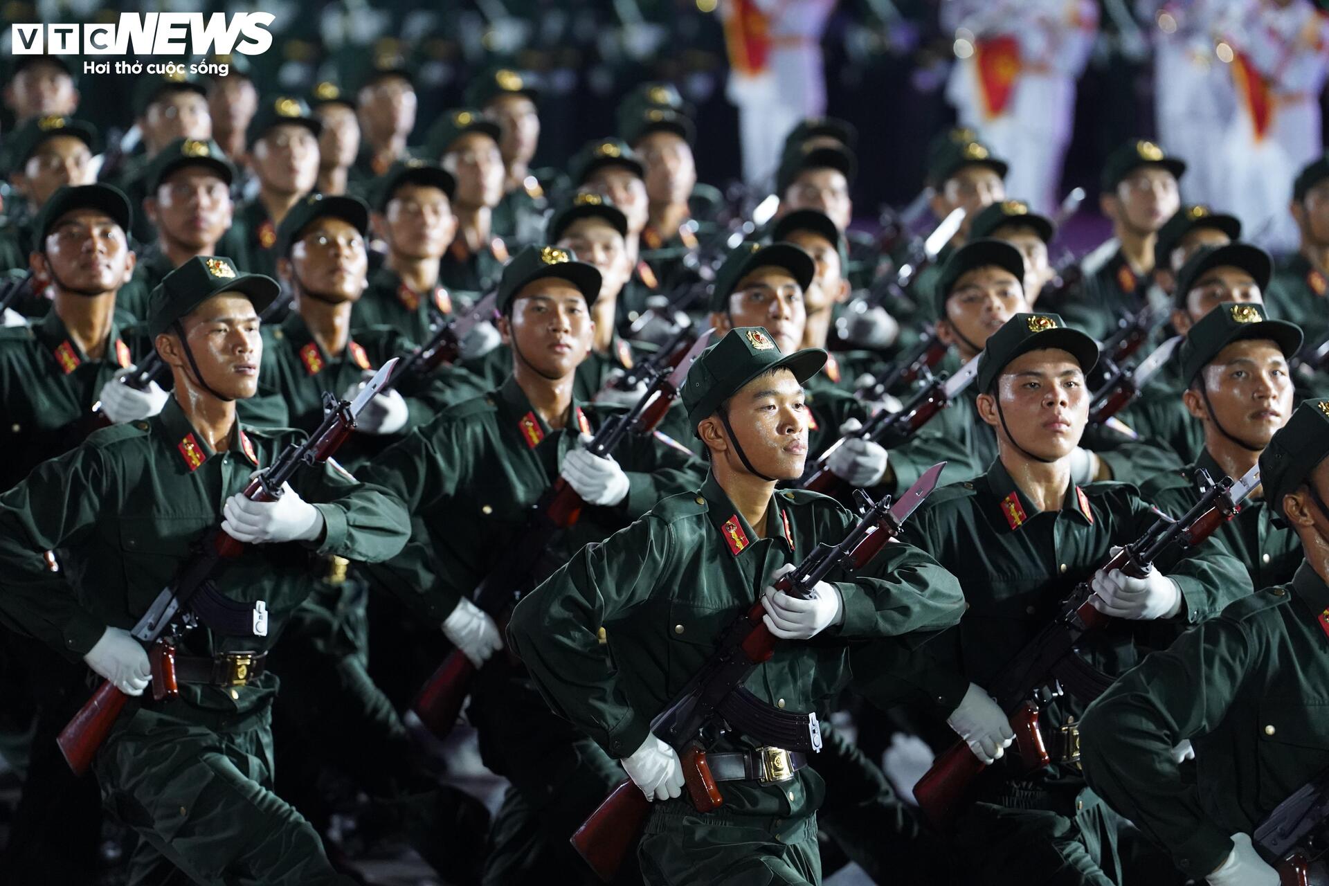 Diễu binh 30 / 4 kỷ niệm 50 năm thống nhất đất nước với 36 Khối quân đội , công an - Ảnh 35.
