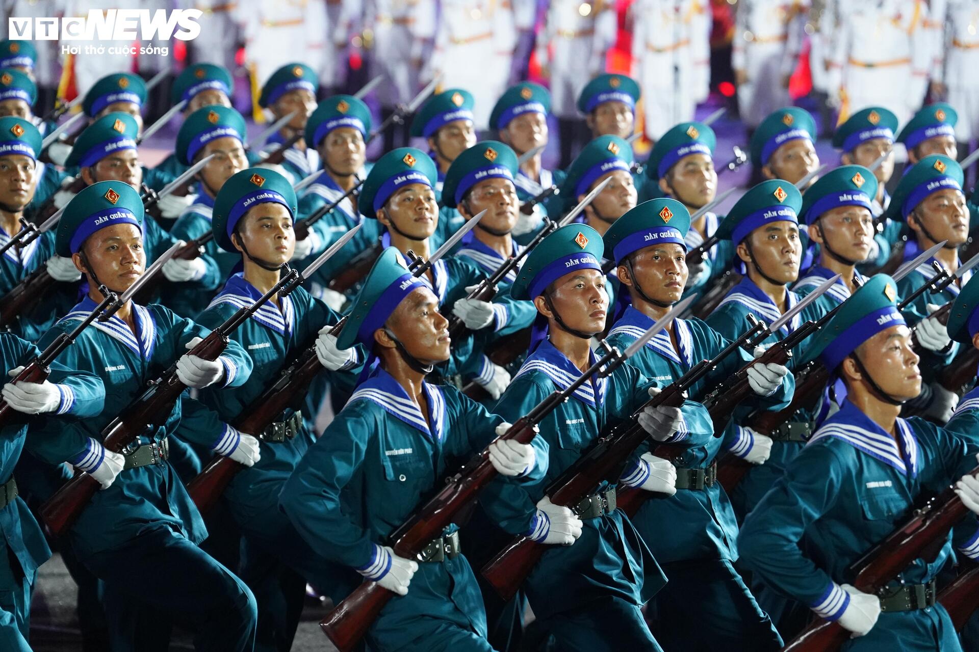 Diễu binh 30 / 4 kỷ niệm 50 năm thống nhất đất nước với 36 Khối quân đội , công an - Ảnh 25.