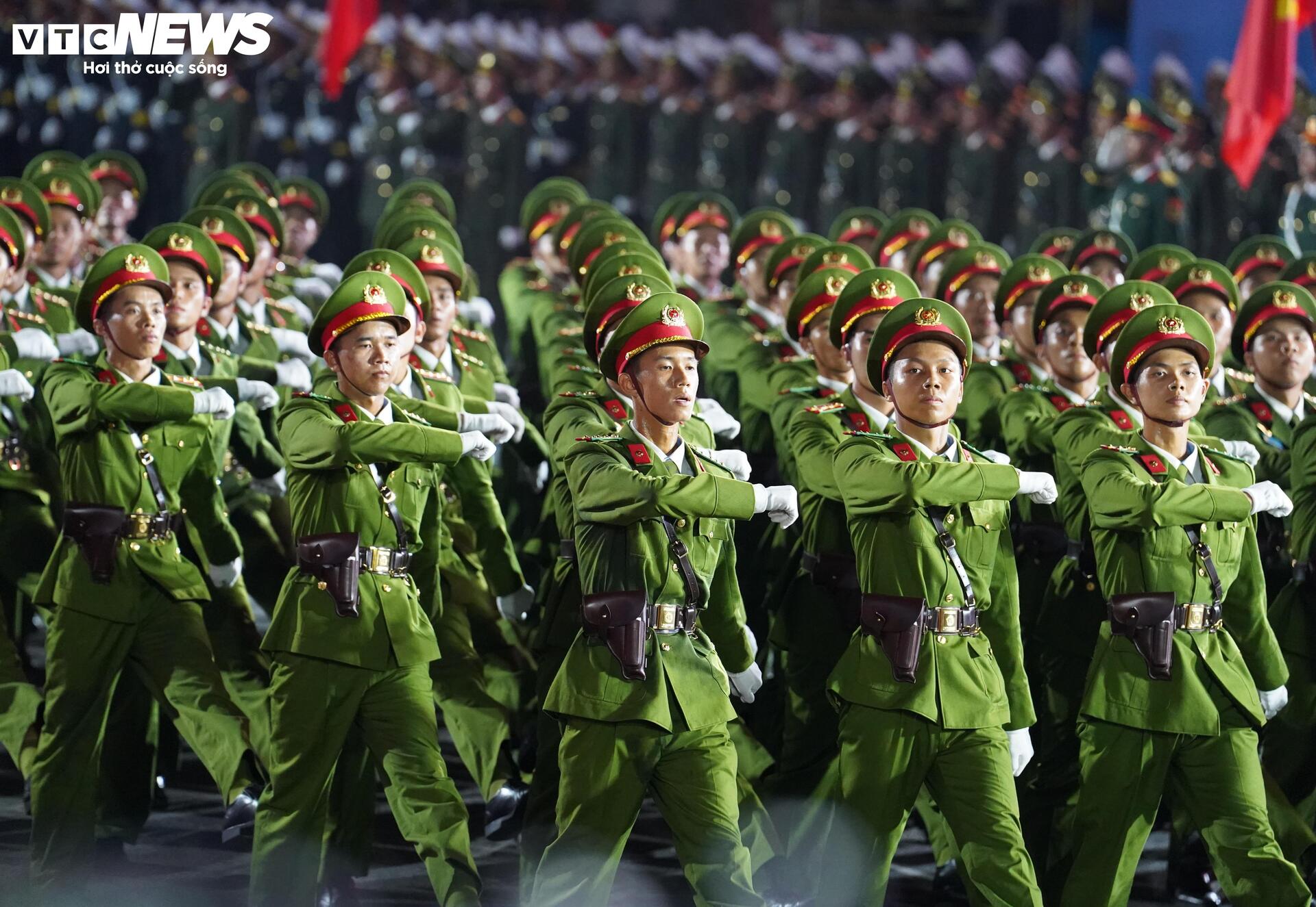Diễu binh 30 / 4 kỷ niệm 50 năm thống nhất đất nước với 36 Khối quân đội , công an - Ảnh 29.
