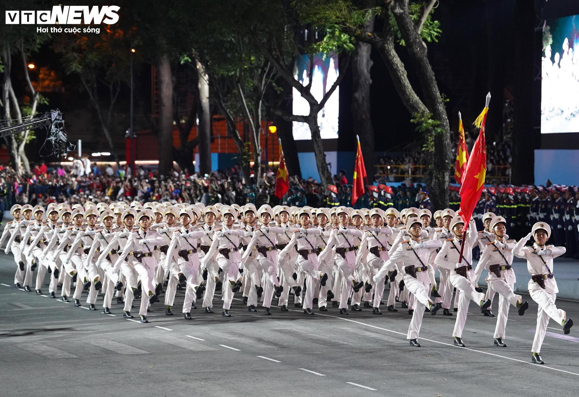 Diễu binh 30 / 4 kỷ niệm 50 năm thống nhất đất nước với 36 Khối quân đội , công an - Ảnh 32.
