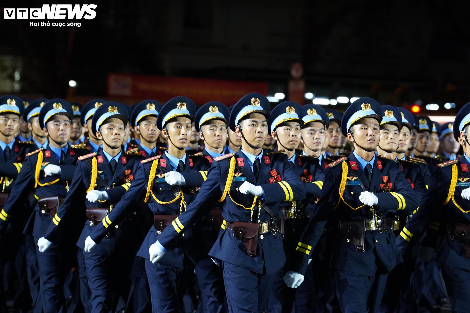 Diễu binh 30 / 4 kỷ niệm 50 năm thống nhất đất nước với 36 Khối quân đội , công an - Ảnh 31.