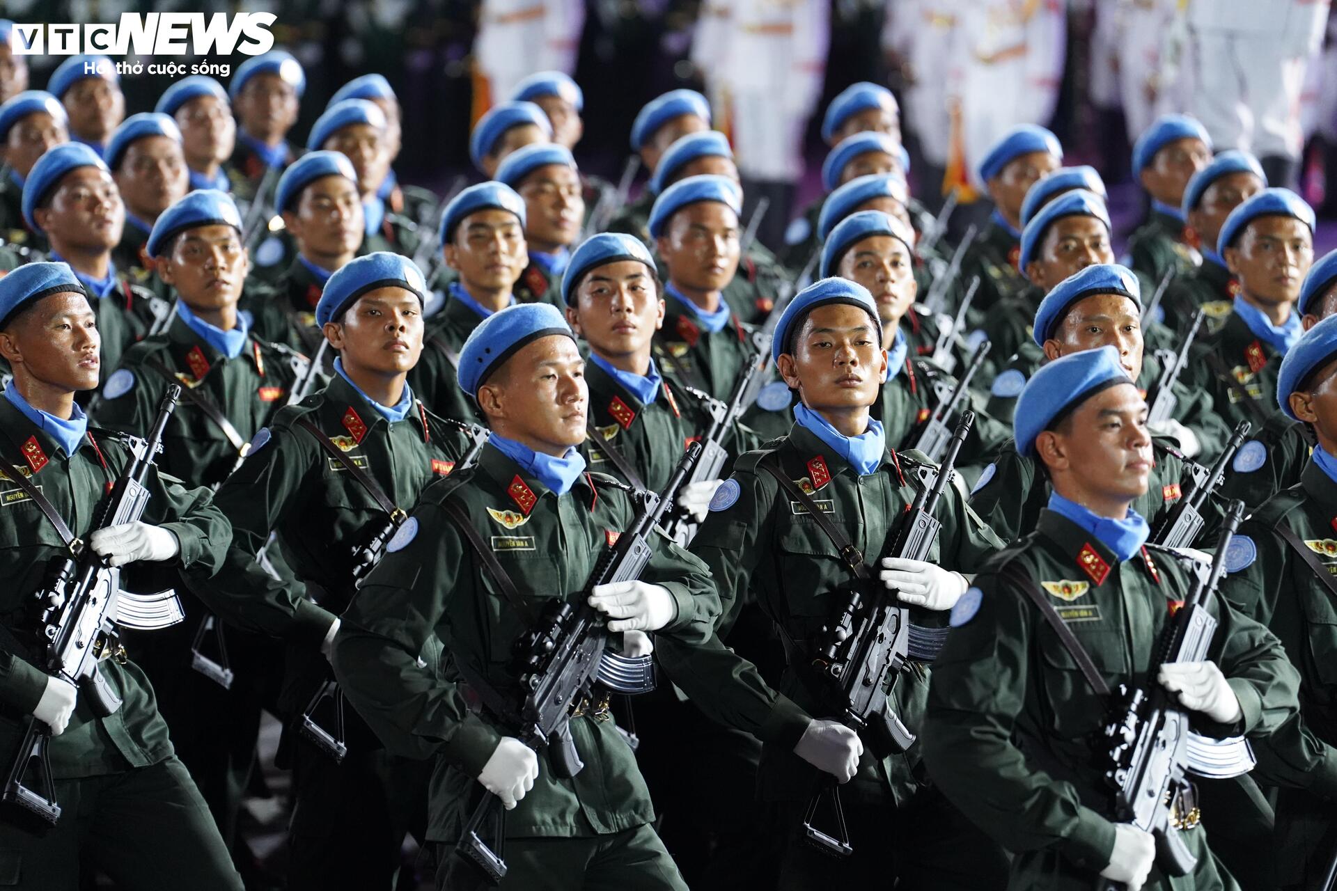 Diễu binh 30 / 4 kỷ niệm 50 năm thống nhất đất nước với 36 Khối quân đội , công an - Ảnh 34.