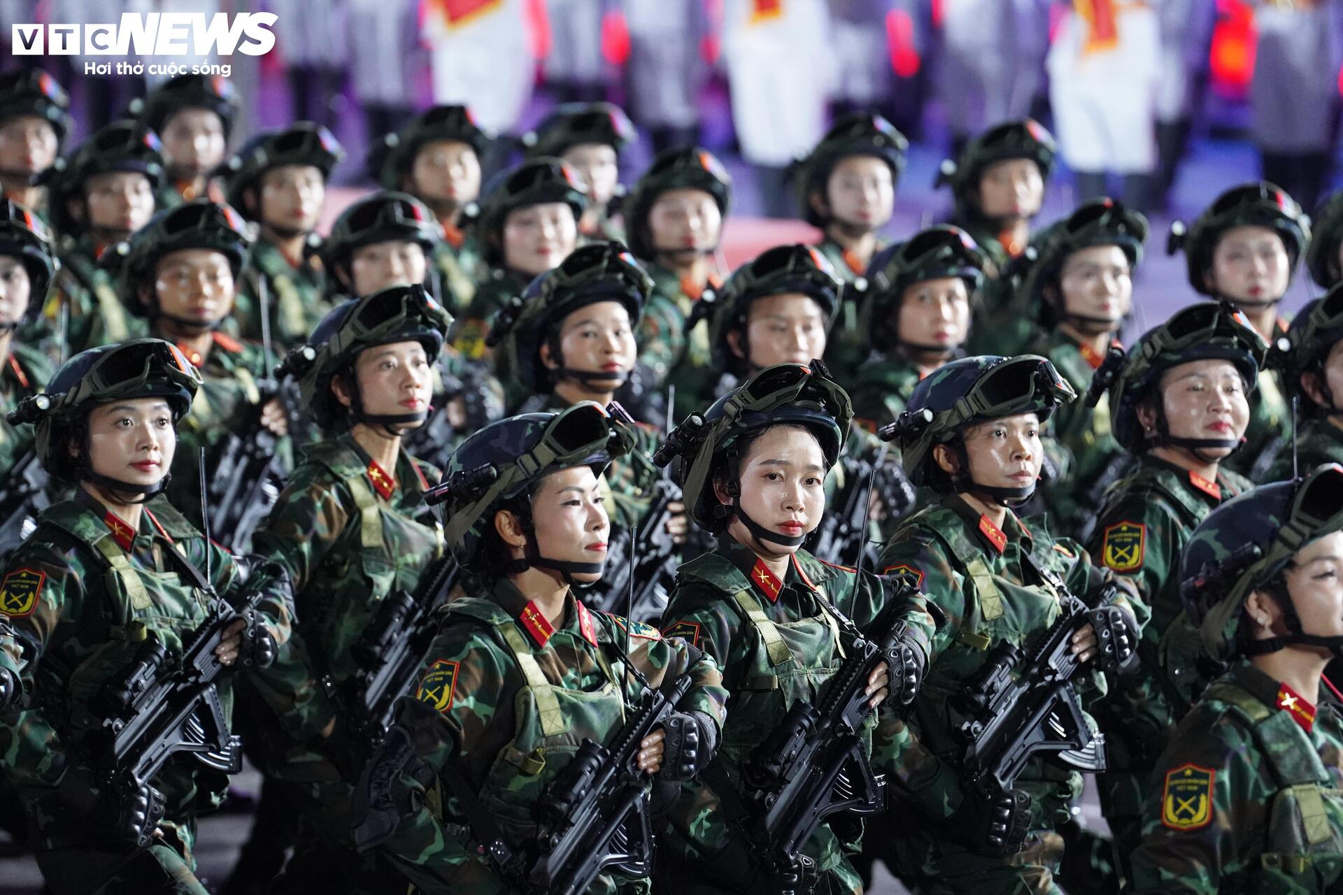 Diễu binh 30 / 4 kỷ niệm 50 năm thống nhất đất nước với 36 Khối quân đội , công an - Ảnh 23.