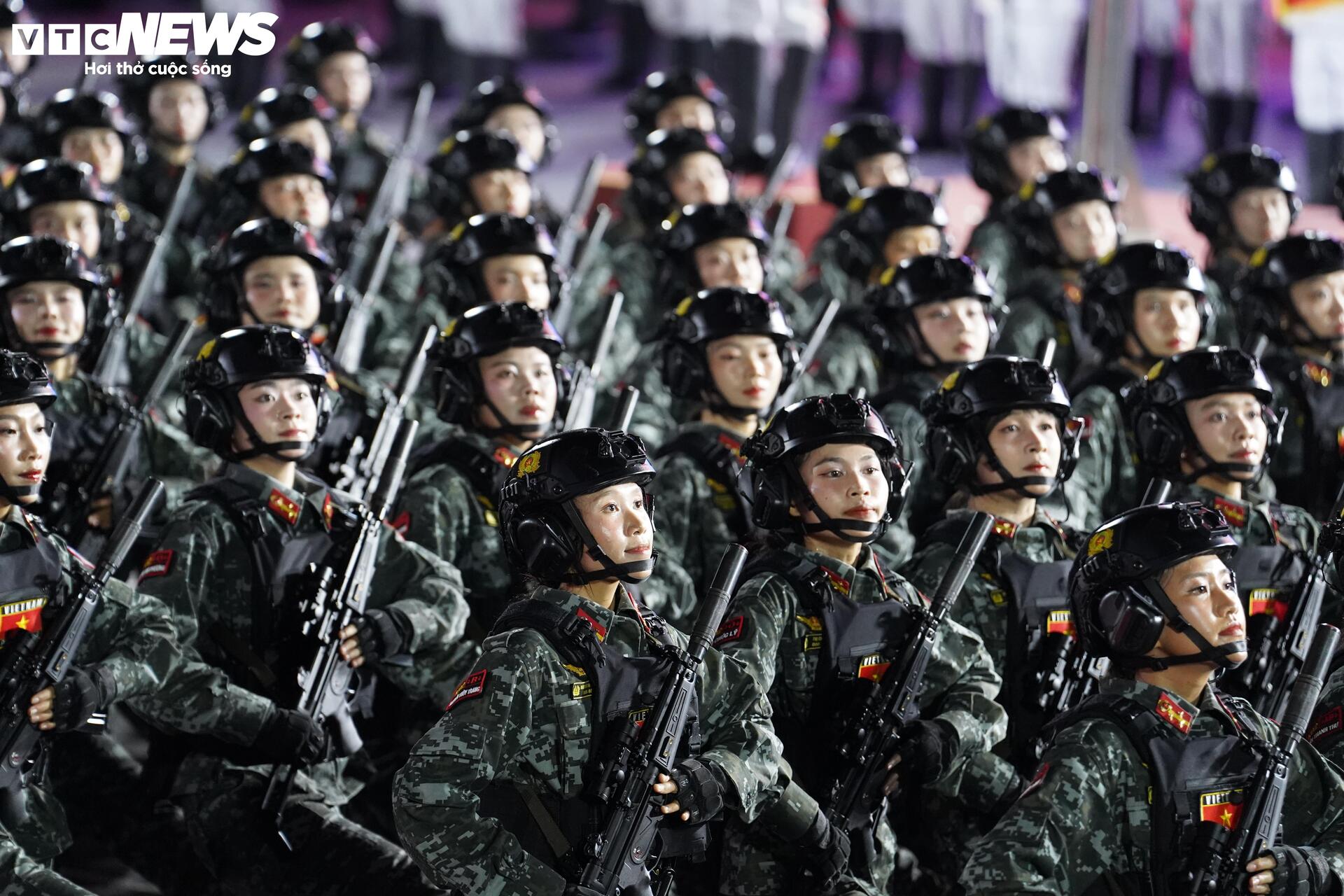 Diễu binh 30 / 4 kỷ niệm 50 năm thống nhất đất nước với 36 Khối quân đội , công an - Ảnh 36.