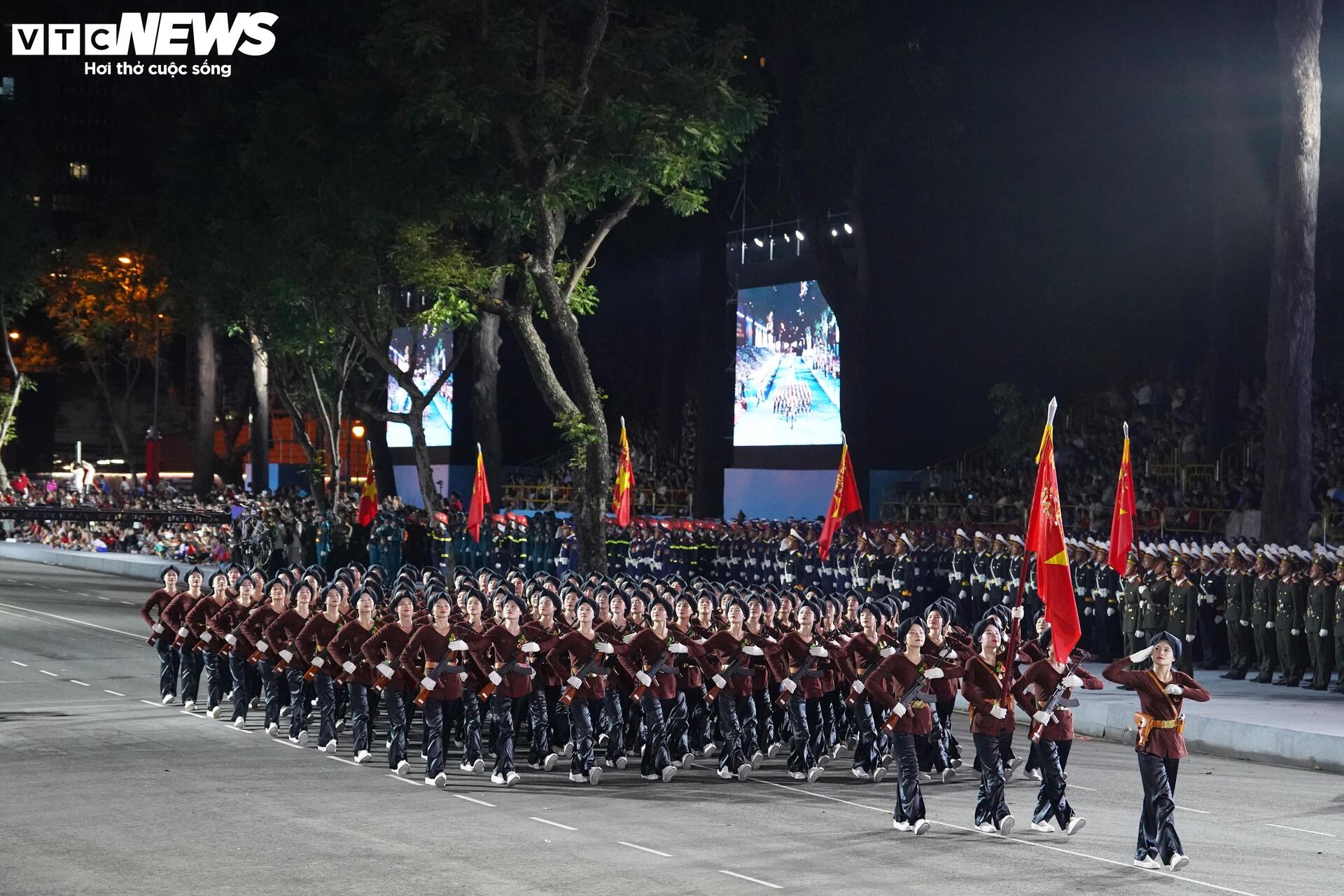 Diễu binh 30 / 4 kỷ niệm 50 năm thống nhất đất nước với 36 Khối quân đội , công an - Ảnh 27.