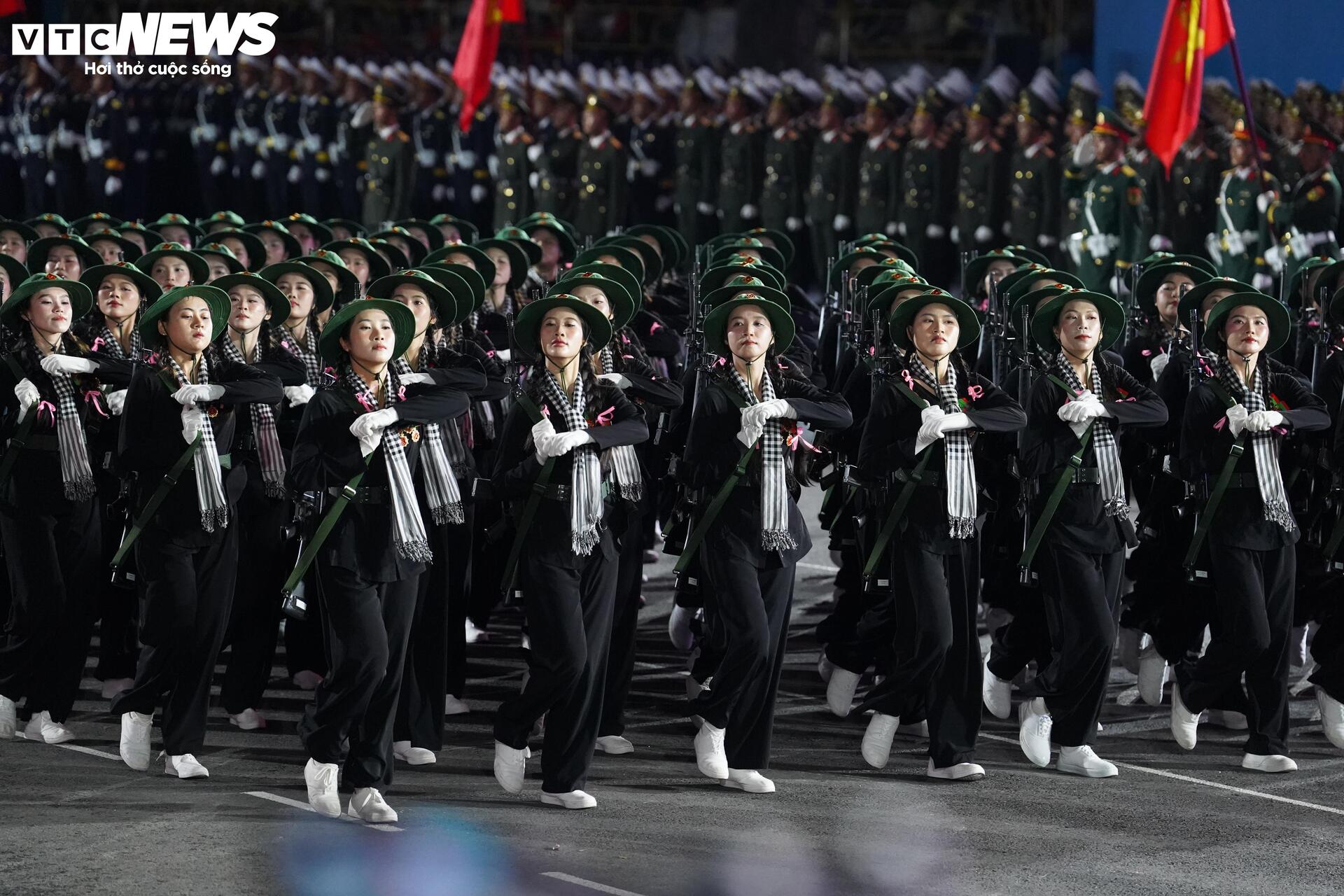 Diễu binh 30 / 4 kỷ niệm 50 năm thống nhất đất nước với 36 Khối quân đội , công an - Ảnh 26.