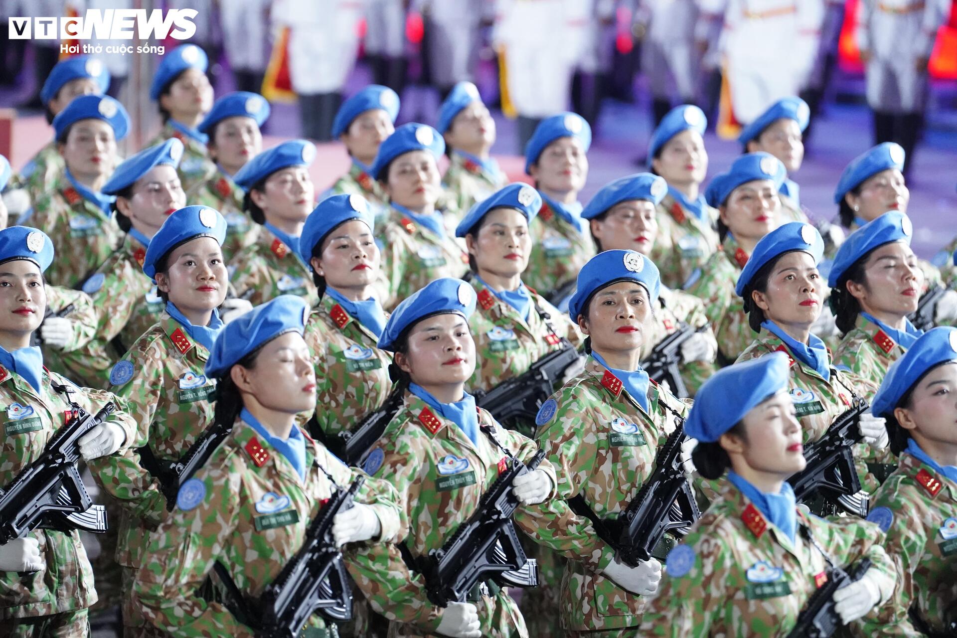 Diễu binh 30 / 4 kỷ niệm 50 năm thống nhất đất nước với 36 Khối quân đội , công an - Ảnh 19.