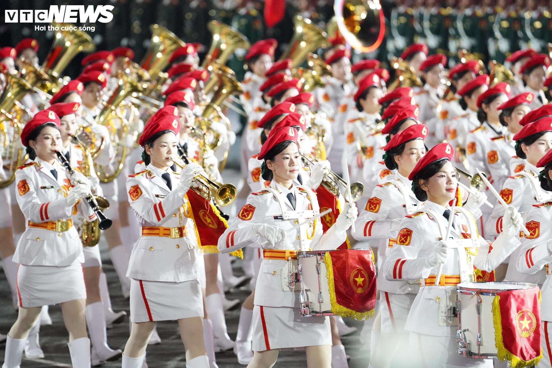 Diễu binh 30 / 4 kỷ niệm 50 năm thống nhất đất nước với 36 Khối quân đội , công an - Ảnh 6.