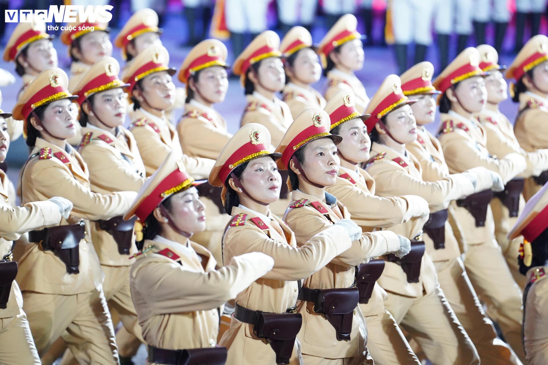 Diễu binh 30 / 4 kỷ niệm 50 năm thống nhất đất nước với 36 Khối quân đội , công an - Ảnh 30.