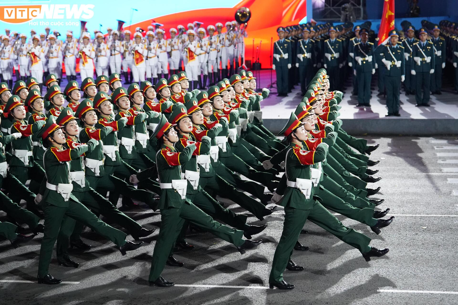 Diễu binh 30 / 4 kỷ niệm 50 năm thống nhất đất nước với 36 Khối quân đội , công an - Ảnh 16.