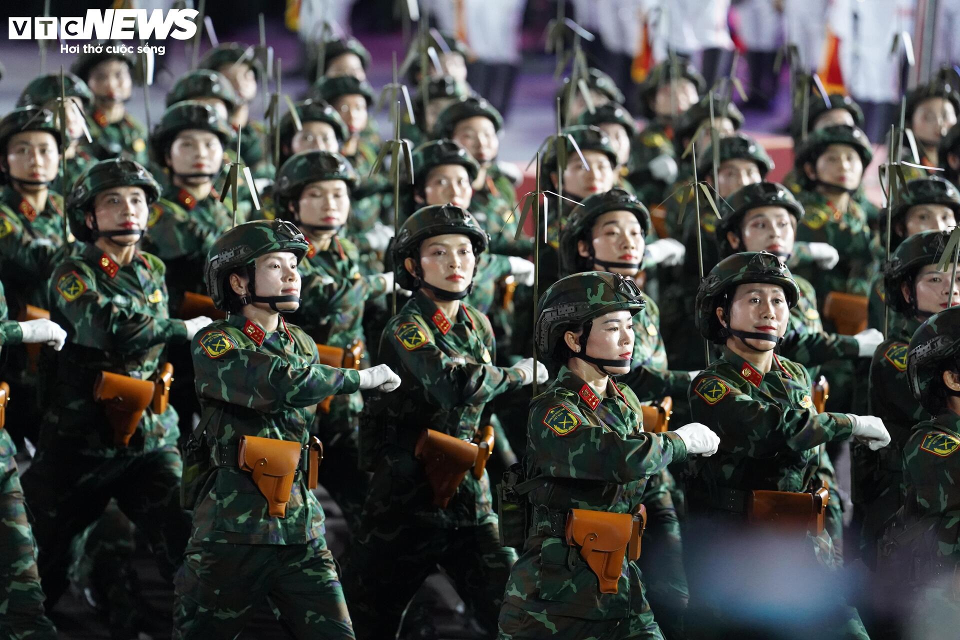 Diễu binh 30 / 4 kỷ niệm 50 năm thống nhất đất nước với 36 Khối quân đội , công an - Ảnh 15.