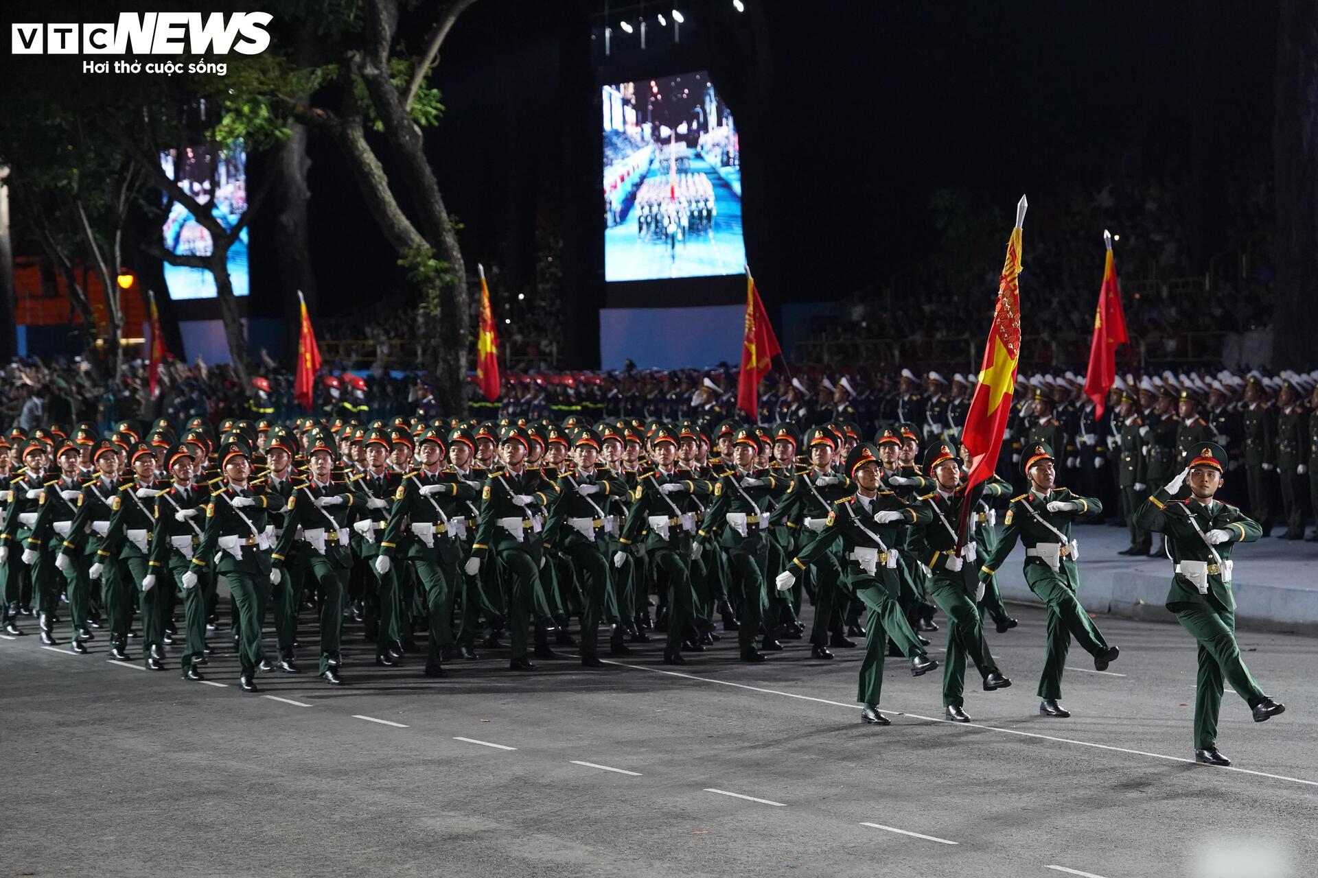 Diễu binh 30 / 4 kỷ niệm 50 năm thống nhất đất nước với 36 Khối quân đội , công an - Ảnh 14.