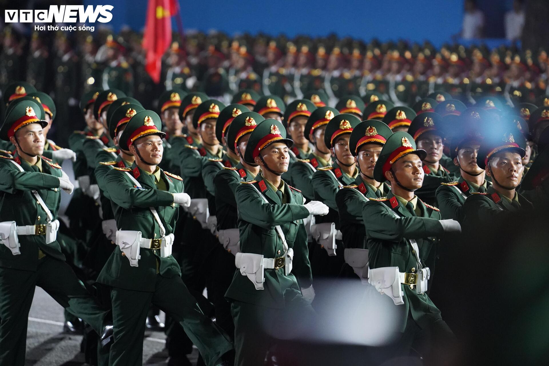 Diễu binh 30 / 4 kỷ niệm 50 năm thống nhất đất nước với 36 Khối quân đội , công an - Ảnh 9.