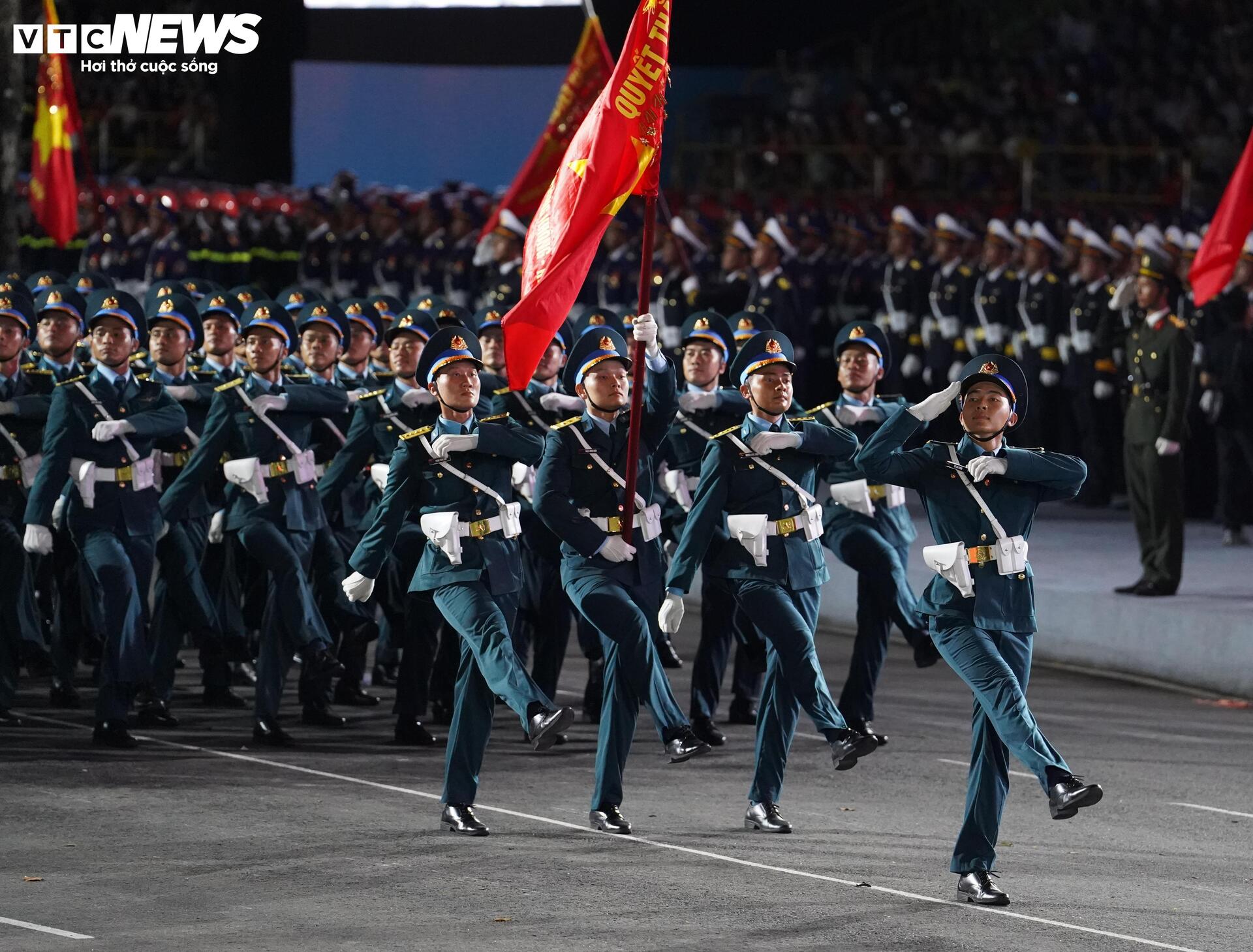 Diễu binh 30 / 4 kỷ niệm 50 năm thống nhất đất nước với 36 Khối quân đội , công an - Ảnh 10.