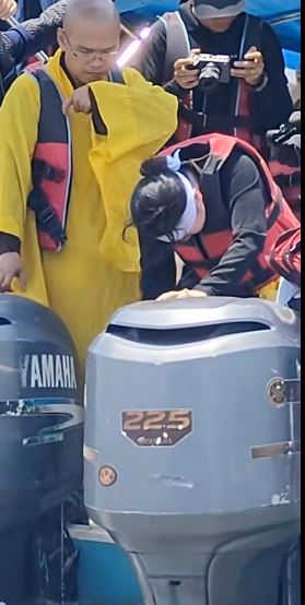 Tro cốt Quý Bình đã nằm lại ở biển Cần Giờ đúng di nguyện - Ảnh 1.