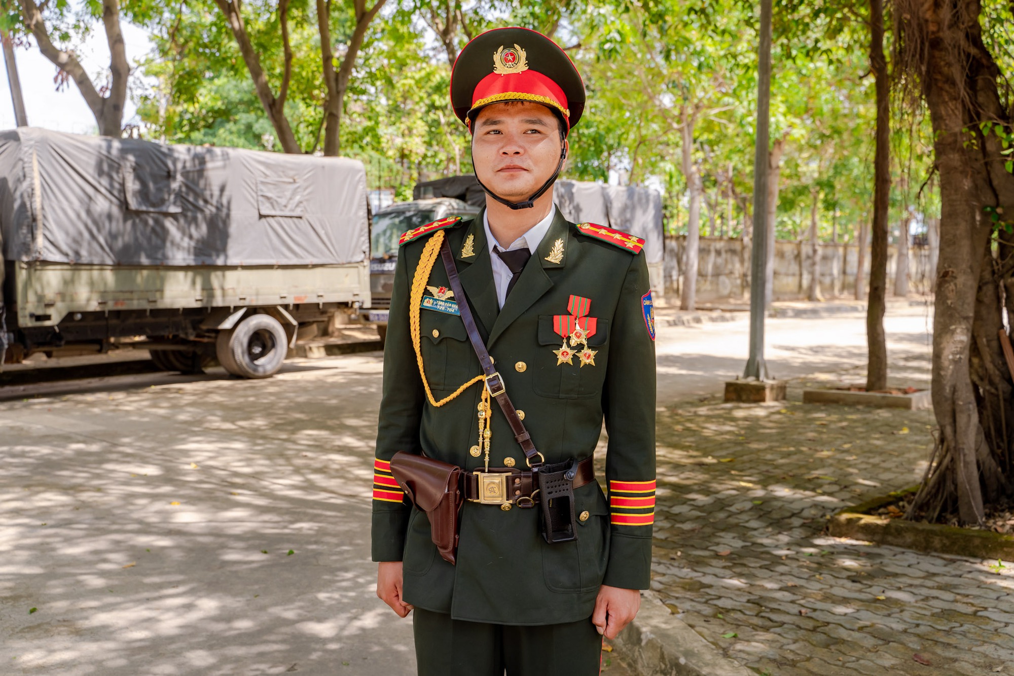 VIDEO: C&acirc;u chuyện về những ch&agrave;ng kỵ binh v&agrave; &ldquo;idol giới trẻ&rdquo; &Uacute;t Ng&aacute;o trước giờ diễu binh, diễu h&agrave;nh - Ảnh 13.