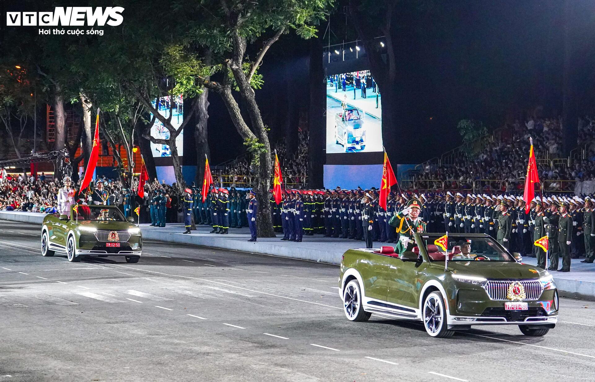 Diễu binh 30 / 4 kỷ niệm 50 năm thống nhất đất nước với 36 Khối quân đội , công an - Ảnh 3.