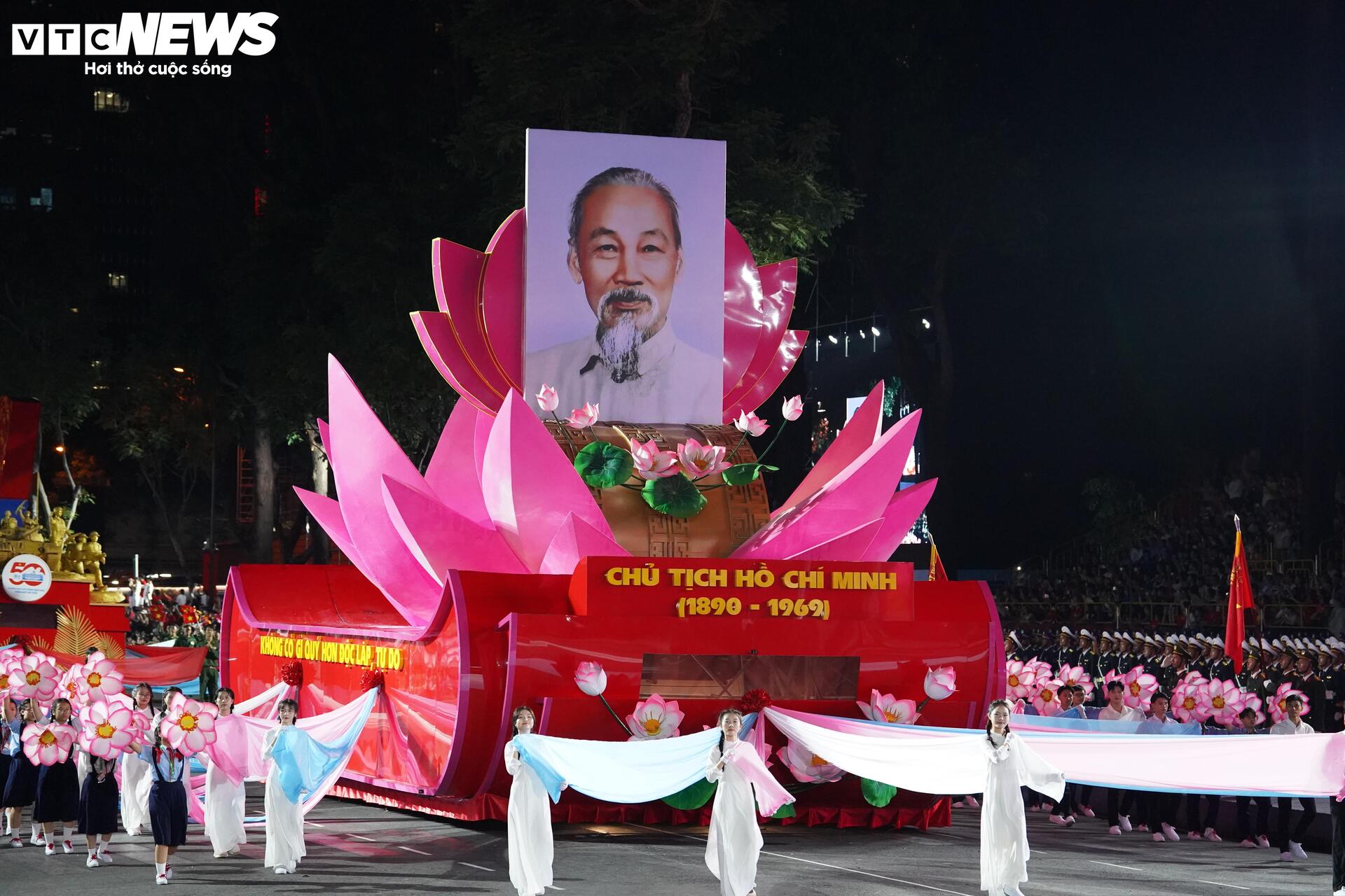 Diễu binh 30 / 4 kỷ niệm 50 năm thống nhất đất nước với 36 Khối quân đội , công an - Ảnh 2.