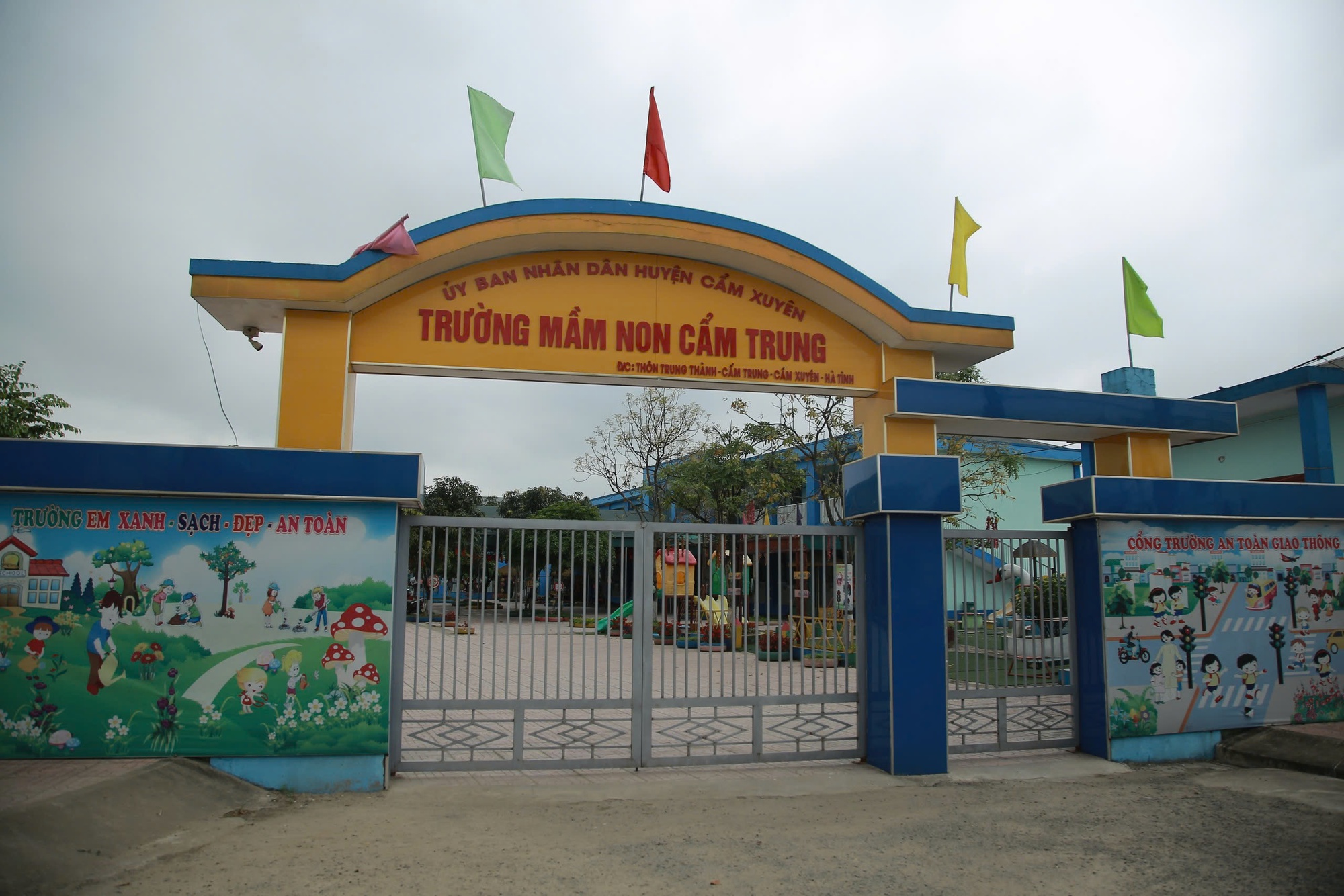 Hé lộ nguyên nhân khiến bé trai 5 tuổi ở Hà Tĩnh tử vong trong bể chứa nước của nhà trường- Ảnh 1.