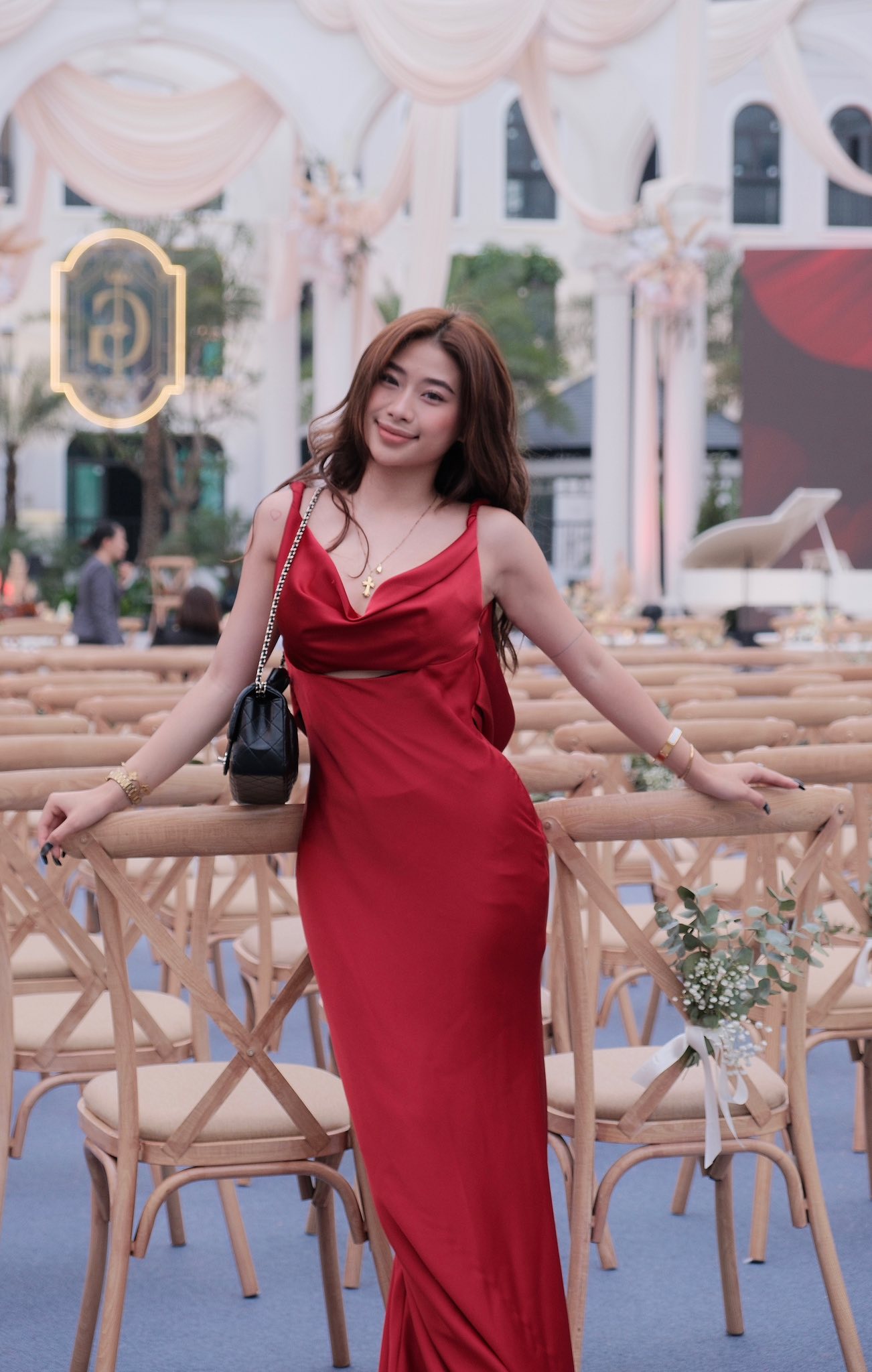 Louis Phạm cứ xuất hiện l&agrave; xinh hết nấc, diện v&aacute;y sexy khoe đường cong bốc lửa nhưng bị n&oacute;i &ldquo;gi&agrave; trước tuổi&rdquo;- Ảnh 4.