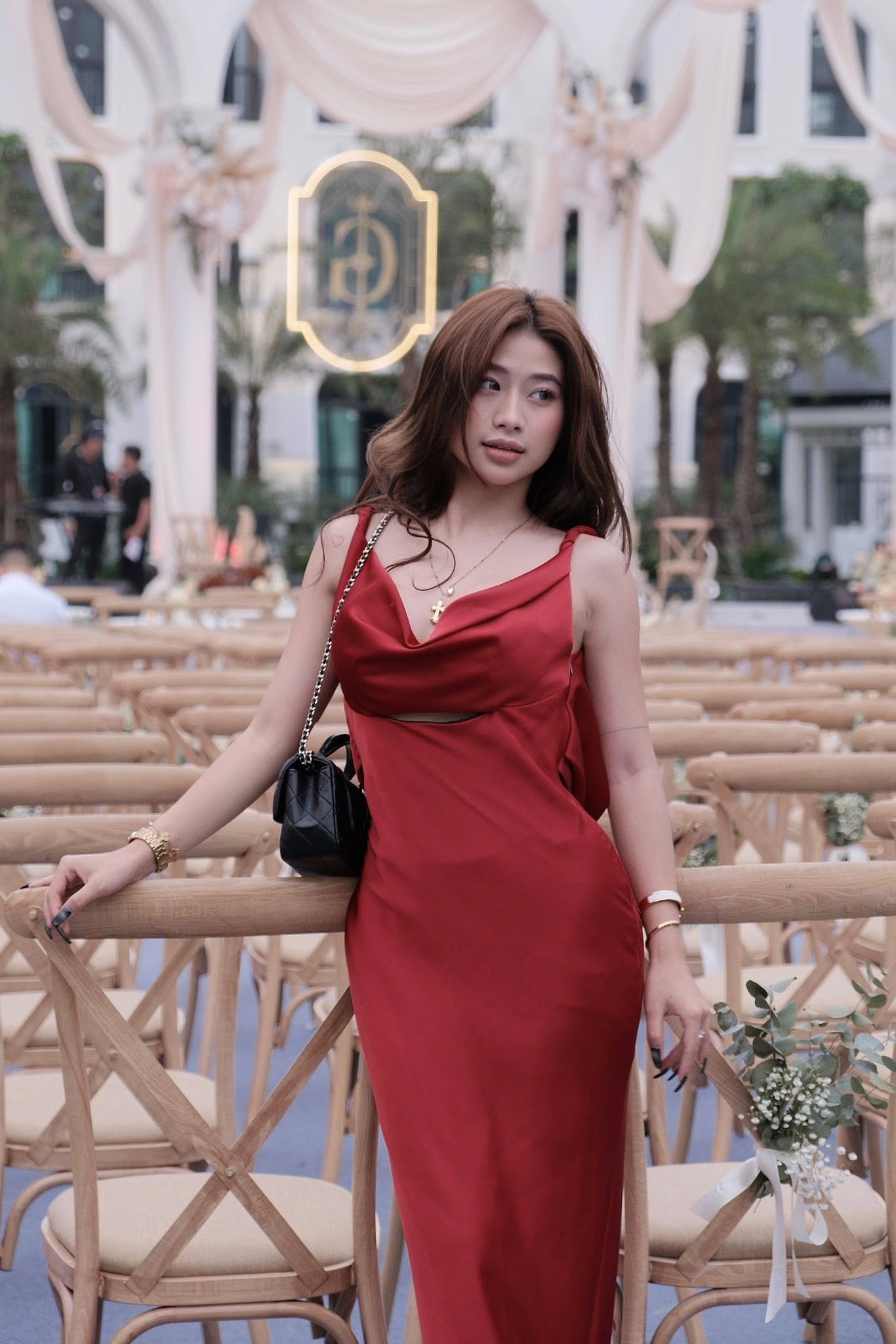 Louis Phạm cứ xuất hiện l&agrave; xinh hết nấc, diện v&aacute;y sexy khoe đường cong bốc lửa nhưng bị n&oacute;i &ldquo;gi&agrave; trước tuổi&rdquo;- Ảnh 3.