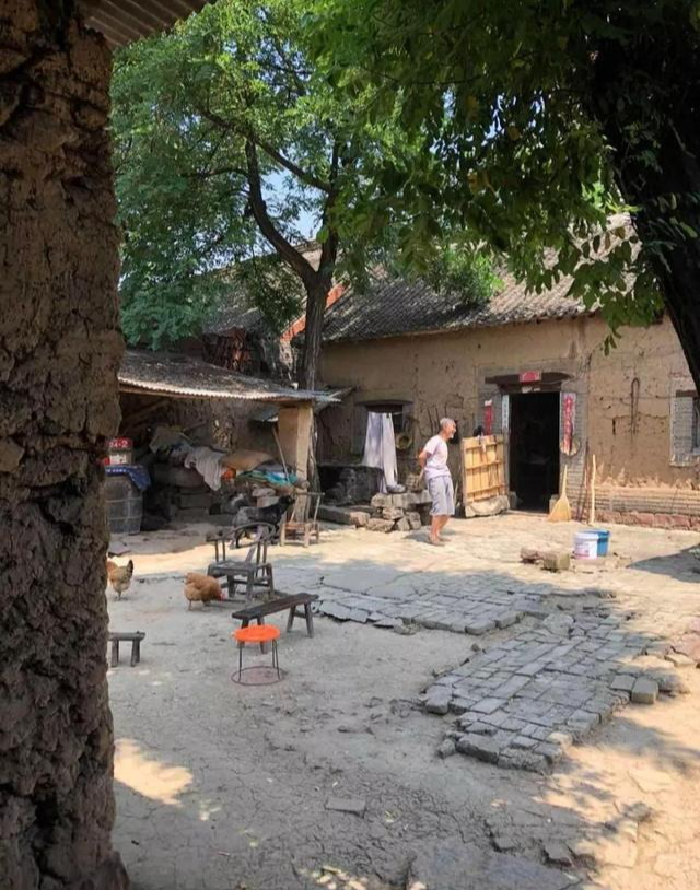 Căn nhà của cụ ông 93 tuổi khiến cả làng xôn xao, có người bảo: "Cuối đời tôi chỉ cần có thế..." - Ảnh 1. Căn nhà của cụ ông 93 tuổi khiến cả làng xôn xao, có người bảo: "Cuối đời tôi chỉ cần có thế..." - Ảnh 1.