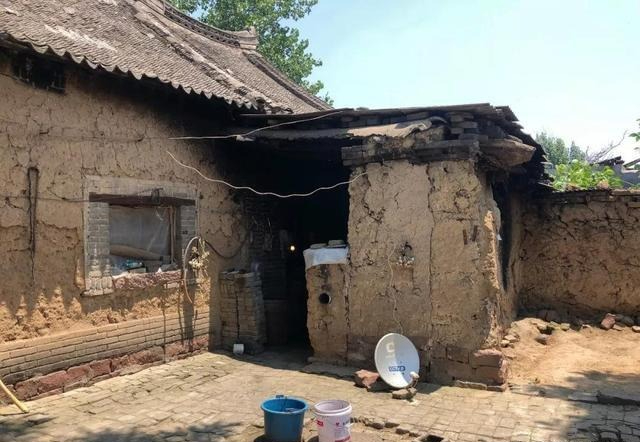 Căn nhà của cụ ông 93 tuổi khiến cả làng xôn xao, có người bảo: "Cuối đời tôi chỉ cần có thế..." - Ảnh 2. Căn nhà của cụ ông 93 tuổi khiến cả làng xôn xao, có người bảo: "Cuối đời tôi chỉ cần có thế..." - Ảnh 2.