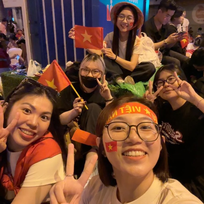 Đ&ecirc;m kh&ocirc;ng ngủ chờ 