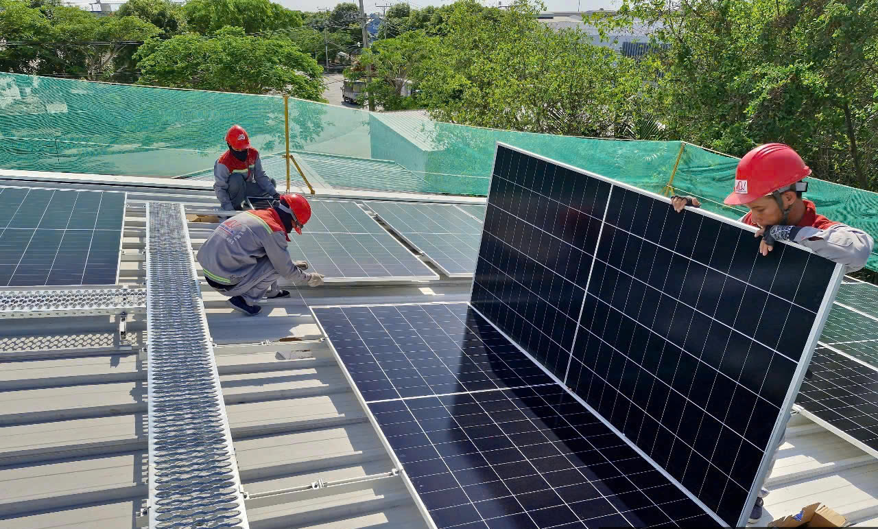 Việc áp thuế sốc của Mỹ với pin năng lượng mặt trời từ Việt Nam có hiệu lực khi nào?