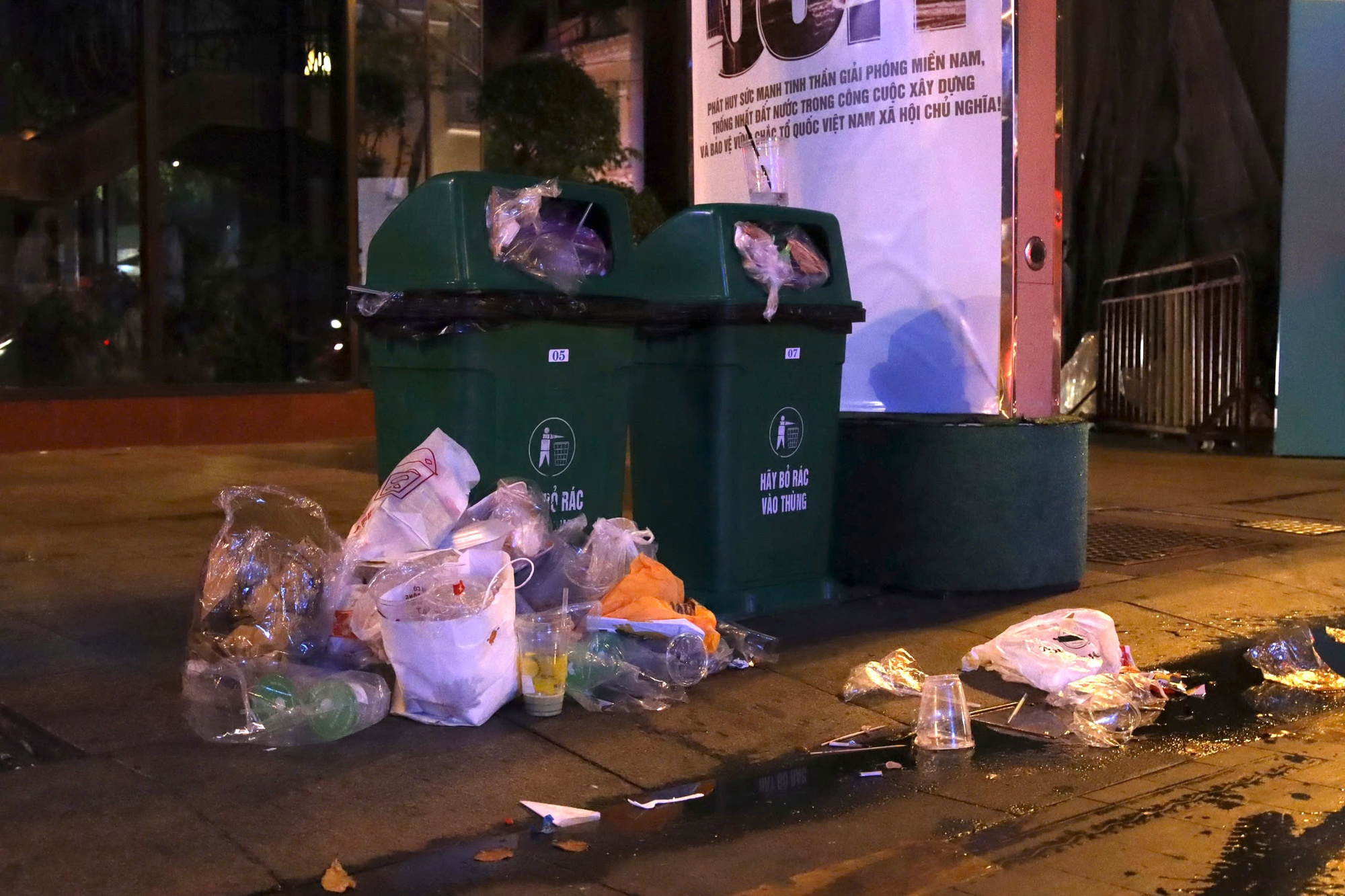 Giữ g&igrave;n TP HCM sạch đẹp l&agrave; m&oacute;n qu&agrave; &yacute; nghĩa mừng đại lễ 30-4 - Ảnh 12.