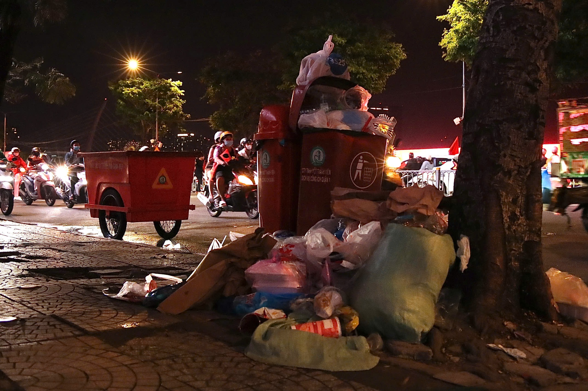 Giữ g&igrave;n TP HCM sạch đẹp l&agrave; m&oacute;n qu&agrave; &yacute; nghĩa mừng đại lễ 30-4 - Ảnh 10.