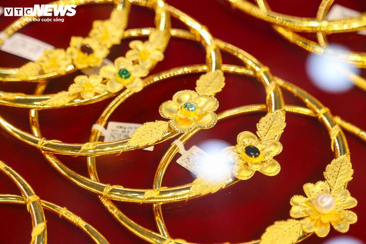 Lãi đậm sau 1 tháng mua vàng: Nhiều người chốt lời - Ảnh 2.