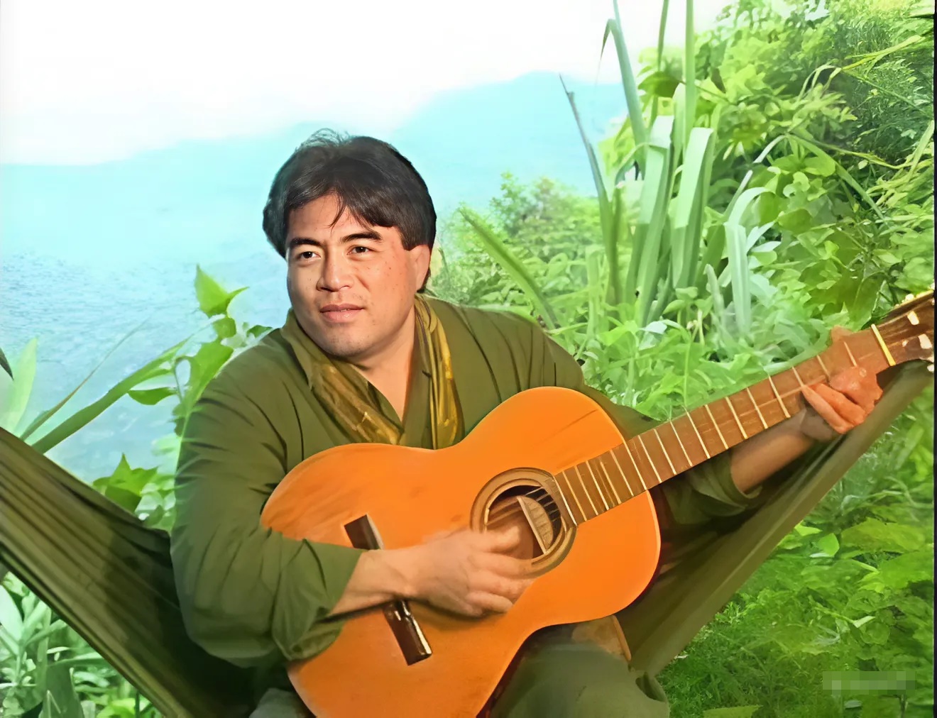 Bộ đội chống Mỹ thành NSND, tuổi 73 sống an yên bên vợ đẹp trong căn nhà ở quận Đống Đa - Ảnh 1.