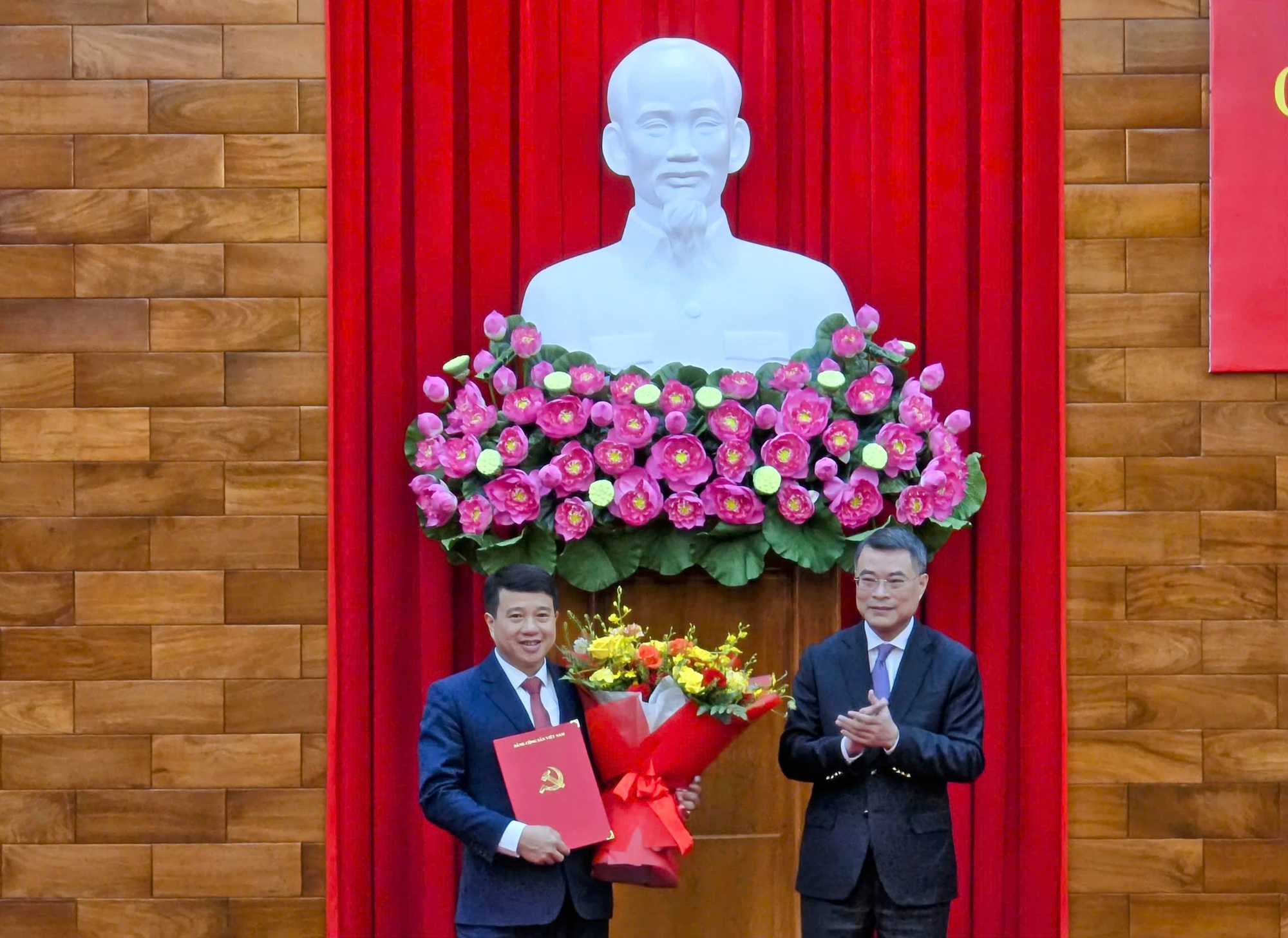 Ông Y Thanh Hà Niê Kđăm được bổ nhiệm làm Bí thư tỉnh ủy Lâm Đồng - Ảnh 1.